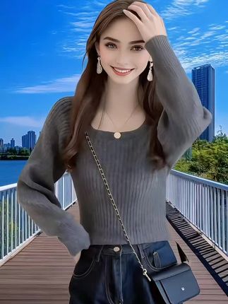 春秋内搭王炸!这件灰色针织衫也太别致了 春秋内搭被这件锁死!灰色基础款但细节超绝,方领+灯笼袖设计,温柔又带点小复古~ 短款版型太适合小个子,拉高腰线显腿长,搭配高腰裤/裙秒变三七分比例。针织面料软乎乎的,贴身穿不扎,春秋单穿清爽,叠穿西装、风衣都超有层次感。 方领露出精致锁骨,灯笼袖藏住拜拜肉,显瘦又百搭。最近每天换着花样穿,通勤约会都合适,闺蜜见了追着要链接!春秋内搭选它,低调又有小心机~#优雅气质 #春秋穿搭 #时尚潮流穿搭 #穿出自己的风格 #谁穿谁好看特别有女人味 @抖加🔥上热门🔥dou+🔥热点宝 @DOU+上热门