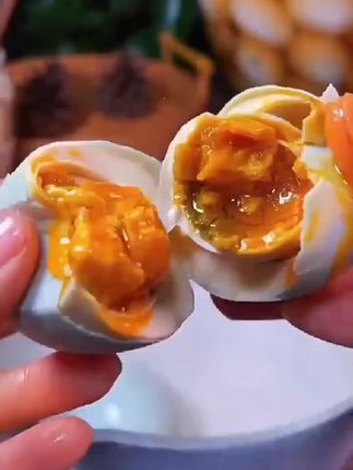 太好吃了,波开来就流油,不信的可以买回去试试#海鸭蛋 #美食分享 #太好吃了 #好吃分享 #抖音美食推荐官