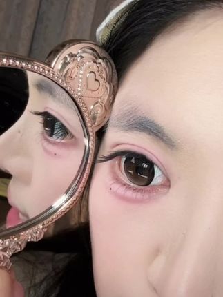 婴儿弯就是纯欲界滴神!第一次贴假睫毛不会显老显凶,特别妈生适合贴着约会很温柔~#假睫毛#人人都可以是睫毛精#好看又好贴的假睫毛推荐#睫毛分享#寻妆中国