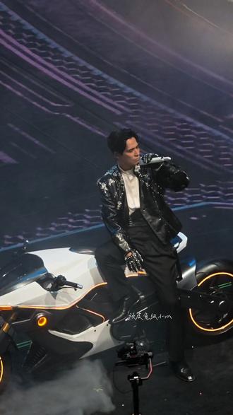 谁懂四面台开场开到仔仔,我一整个尖锐爆鸣#fforever恒星之城 #F4 #周渝民