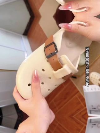 #好鞋推荐 ,宝子们这款凉拖鞋卖暴了,适合夏天穿上街不累脚,不卡脚,喜欢的宝子们赶紧来存吧