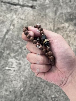 后悔没有早点发现这么好看的#新中式金丝檀木手串 ,双圈叠戴的层次感真的好好看#高级感 #手串 #盘串 #手串搭配手串