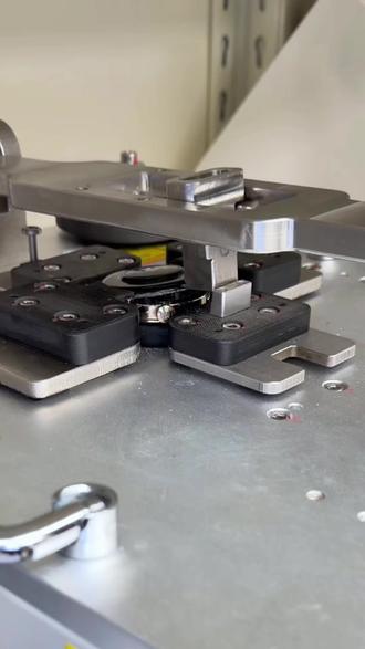 看多了修手机,今天来看看华为手表是怎么维修的#这服务也太专业了吧 #专业维修 #华为换屏幕 #华为售后