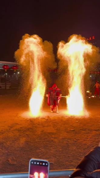 保定万博附近迎春灯会,只要个位数!!!
#逛灯会过非遗年 #打铁花 #年味视频 #强烈推荐 #抖音百万流量扶持计划