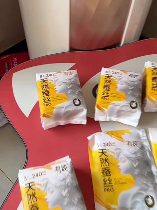 #超薄透气 有纯天然蚕丝卫生巾,能吸不返渗。轻薄舒适。