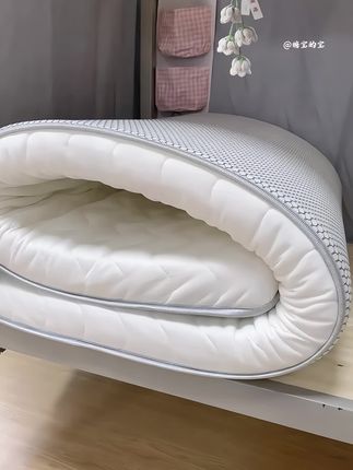 家里有宿舍档宝宝的看过来哦!乳胶记忆棉-加厚床垫子,厚实好用翻身没声音,不会吵到同学,安睡一整晚,睡好啦上课自然有好的状态哦!#床垫 #宿舍床垫推荐 #学生党宿舍平价好物推荐 #好物推荐🔥 #乳胶床垫