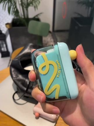 哎呦谁懂!这个#便携式牙线盒 真的干净又卫生,按一次就弹一个,真的不要太方便了#牙线 #种草 #超便宜超划算 #牙线盒
