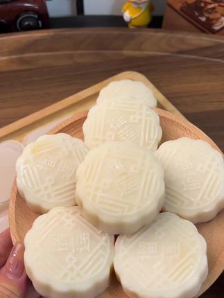 #中秋节 #团圆 #月饼 #榴莲冰皮月饼 #口感非常好