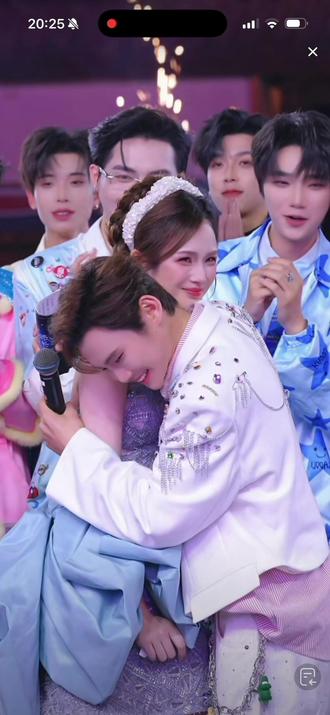 1928祝龙队生日快乐,直播道路一路长虹,恭喜瑶瑶解除合同,重获自由。看直播骗我眼泪啊#龙浩天#AI瑶瑶 #伊928#上热搜#红豆 @峻伊🤍⁹²⁸-101 @龙浩天🐲 (4.10中午12点生日庆) @龙浩天妹妹🐰 @AI瑶瑶☀️ @瑶瑶小撑腰☀️