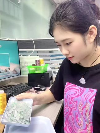 小芳还是很聪明的,一点就通🤭#日常vlog #每日分享 #玉购珠宝 #一件也是出厂价 #鱼