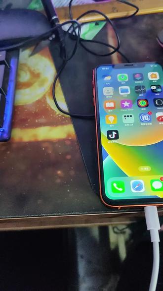 #手机 #修手机 #手机店 这手机有问题完全不在于我,那个我把无线充给音量键链接的那个地方给拔了,不知道是不是这个问题导致的音量键有问题,,还有11等我壳子到了再换,这个手机赶紧处理了,便宜处理卖了算了,