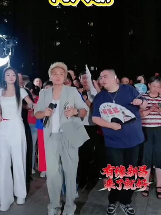 吃包子就吃薪笼记@董事长(薪笼记户外) @黄毛小宝(晚上9点直播)