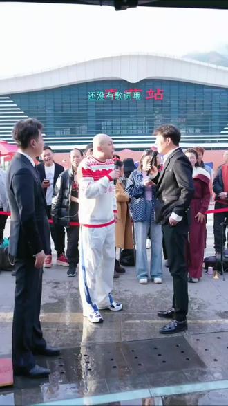 程野赵鑫干起来了,精彩表演现场观众视角@程野 #程野的精彩瞬间#赵鑫#程野#素图#素图大舞台,奉节