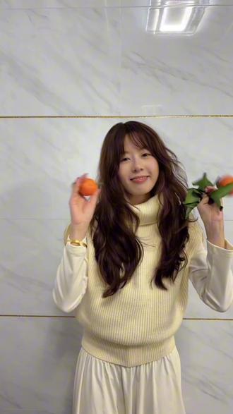 如果你确定今天晚上和我谈恋爱 #谈恋爱送挂面 #谈恋爱送盆 #情人节 #甜妹 #甜妹穿搭