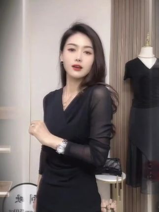 2025年秋季爆款v领修身长袖网纱T恤套头内搭显瘦交叉打底上衣女潮#好看百搭#显瘦遮肉  #谁穿谁好看 #穿出高级感 #高级感穿搭