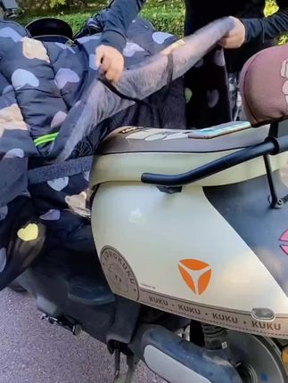电动车挡风被冬季法兰绒加厚加绒护脖防风防水反光把套摩托车通用#电动车挡风被加绒加厚 #电动车挡风被工厂 #电动车挡风被生产厂家 #电动车挡风被冬款 #电动车挡风被遮阳防雨