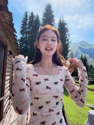 #印花小狗#u领修身#复古长袖#韩系休闲#显瘦上衣