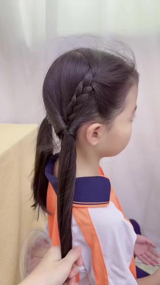 开学给女儿这样扎,几分钟搞定,手残党妈妈也能学会#学生发型#日常儿童编发
