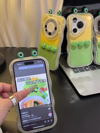 流汗青蛙公仔手机壳适用苹果15华为iphone16板凳双支架14手机壳套 #个性手机壳 #手机壳 #创意手机壳 #这个手机壳真的长在我心巴上了#好物分享