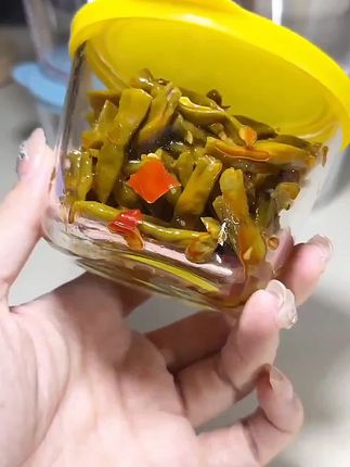 带盖设计密封不漏水,放进冰箱也不会串味,各种小菜都能放进去#玻璃碗#密封罐 #小菜碗#泡菜罐 #收纳盒