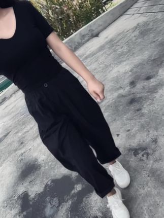 曾经有人问我:你最喜欢什么?我说喜欢手表上的时间,因为在这个世界上,只有时间不会骗人,只有时间才能证明一切#显瘦搭配 #强烈推荐 #梨形身材穿搭 #弯刀裤#百搭裤子