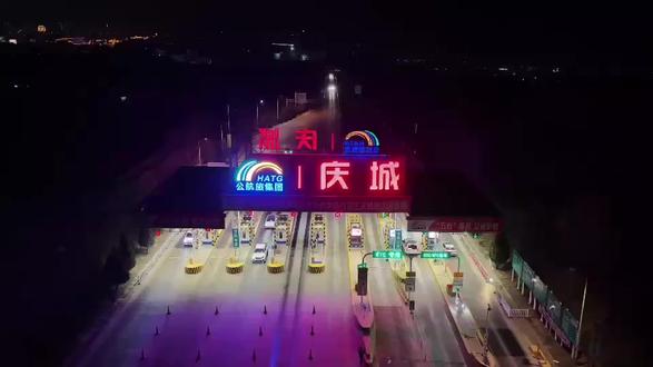 闻雪而动,雪停路通!直击庆城县高速除雪保通第一线#风雪中的坚守 #下大雪 #除雪