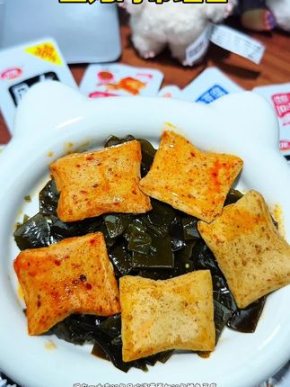 #卫龙 香辣海带!鳕鱼豆腐!冲!!#追剧小零食 #好吃到停不下来 #鳕鱼豆腐 #香辣海带 吃起来真的太过瘾了!