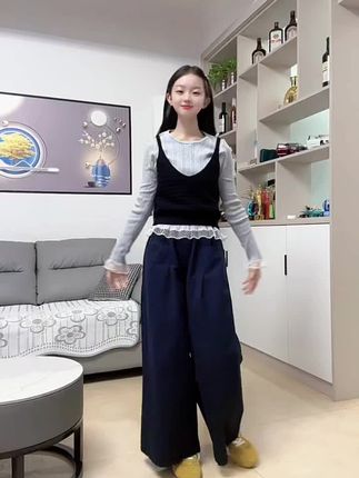 买了买了,就一个女儿,别人有的咱也得有,洋气上衣,女儿穿着也太洋气太舒适了#生女儿就是用来打扮的 #秋款上新