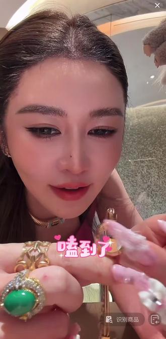 公主用爱的发射器找小姐夫说想他啦♥️#甜甜的恋爱 #这就是爱情 #姐弟恋可以有多甜 #盈公主和纳迪尔