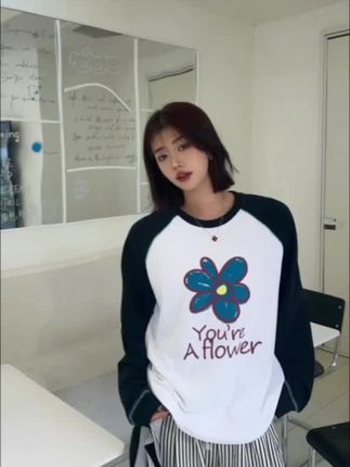 #上热门 秋季印花韩版插肩袖长袖宽松纯棉圆领拼接花花撞色长袖T恤#穿出高级时尚感 #永不过时的穿搭