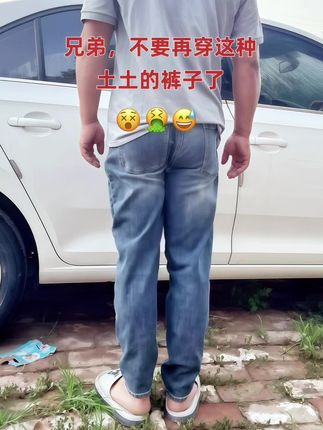 真维斯夏季冰丝工装短裤,专为型男打造!冰丝面料自带凉感,闷热天也能保持干爽透气。直筒宽松版型,不挑身材还藏肉,五分长度超显腿长。工装风口袋设计,实用又潮酷,日常通勤、出游凹造型都合适。潮流配色百搭不挑衣,机洗不变形。夏天穿它,舒服又有范儿,闭眼入不踩雷!#男士必备 #男士短裤 #短裤 #男士休闲裤 #男士穿搭