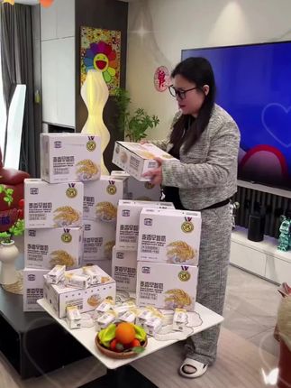 夸孩子也是一门学问要用对方式,不然只能适得其反。#亲子教育 #育儿 #家庭教育 #父母课堂 #干货分享