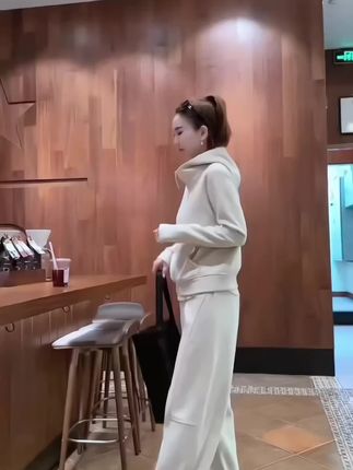 #时尚休闲套装#秋款穿搭 #慵懒风穿搭 #不挑年龄不挑身材