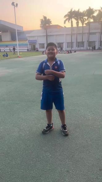 #穿校服的小学生 小学生#误闯天家,手🙌舞