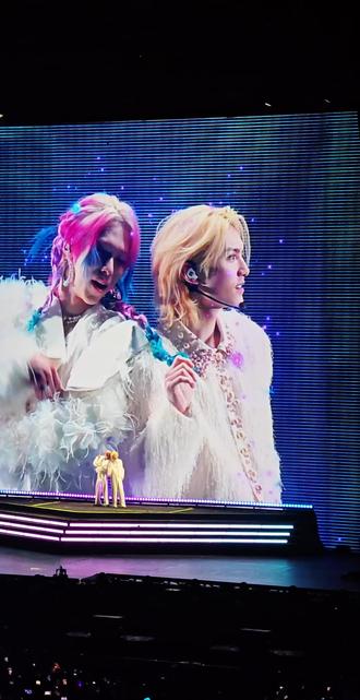 这有两只很萌的宝竟然在跳trouble maker!#oner狂欢巡演日记 #oner岳岳 #oner灵超 #灵岳 #舞台