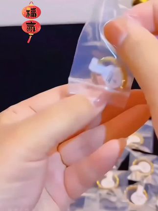 快艾特你的姐妹一起戴起来吧,这款钛钢戒指寓意美好,时尚高级#戒指 #首饰分享 #钛钢戒指 #钱多多戒指 #精致女人必备
