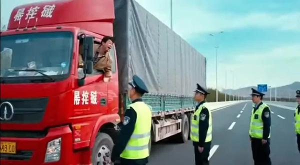 密封的蜜蜂很合理 #拉蜜蜂 #卡车司机 #不可思议 ##AI创作浪潮计划 ##抖音合集升级计划