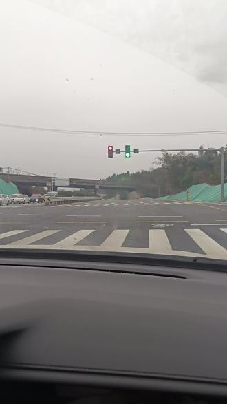 G350中江到龙台的双向6车道昨天终于开通了,比跑高速还安逸呢,就是要限速!😨😨😨