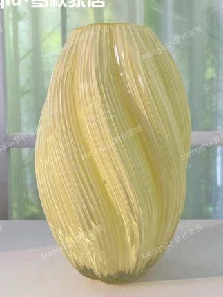 螺旋不规则扭曲现代家居装饰品奶油色麦芽糖玻璃花瓶#创意花瓶 #花瓶摆件 #居家插花 #客厅装饰摆件 #精致生活