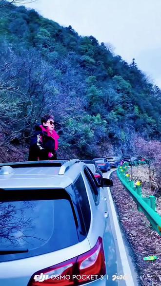 2026大年初三,自驾皖南川藏线网红公路桃岒六道湾5公里的路程堵车三小时,居然猴🐒大哥也在添堵,真的哭笑不得太搞笑了