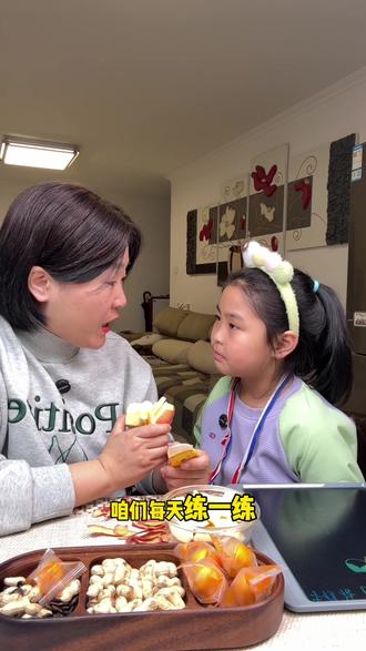 #二年级 应用题难度增加不少,尤其是有余数的除法和万以内的加减法以及倍数的认识,利用#寒假 时间充足每天练习几道同步课本的应用题,提前预习下册数学的重难点,开学数学越学越轻松#小学数学#应用题 #数学思维