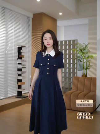 这条赫本藏蓝裙子简直美哭了,太有品牌感了,经典又优雅#连衣裙 #气质穿搭 #高级感穿搭 #邱莹莹 #高级感