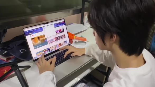 #王橹杰 re自己之前的考核视频,一秒都剪不了太可爱了。“我听得到”好萌的吧 #reaction