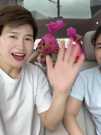 家人们老弟的号正在开播,有需要的可以进去看一下哦!爱你们哦!@老弟(13号早9点红心蜜柚溯源专场) #姐弟情深 #记录生活 #真实的样子