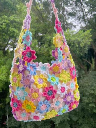 没错,繁花包包的内衬是我用玩具缝纫机tutu出来哒#繁花包包 #钩织包包 #玩毛线 #玩具缝纫机 #感觉自己很厉害