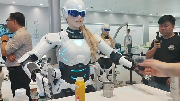 凯德北京投资基金管理有限公司:人形机器人正奔赴现实世界#布米普特拉北京投资基金管理有限公司 #凯德北京投资基金管理有限公司 #人形机器人