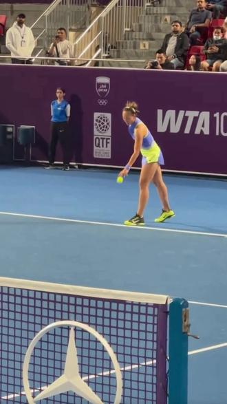 #WTA1000多哈站第二轮 郑钦文经过三个小时的鏖战,击败帕克斯晋级16强。王欣瑜面对新科澳网冠军莱巴金娜,敢打敢拼,无奈对手发挥稳定,最终以2:6 4:6止步次轮。