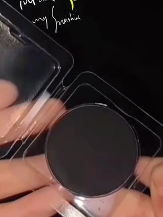 慢品人间烟火色,闲欢万事岁月长。推荐一款常用的三色眼影:黑色 白色 灰色!#眼影 #平价彩妆 #日常眼妆 #上热门 #烟熏妆