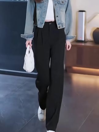 “姐妹们!这条垂感阔腿裤简直是‘腿精’制造机!高腰设计往上一提,瞬间把腰线拉高,视觉上腿长直接翻倍,不管你是娇小个子还是追求大长腿,它都能给你安排得明明白白。直简宽松的裤型,把腿部线条修饰得恰到好处,不管是有点肉肉的姐妹还是喜欢利落感的,穿上都能藏肉显瘦,仿佛给腿开了’一键瘦身「滤镜。真的是一条能让你从头满意到脚的神仙裤子,必须入手!#直筒阔腿裤 #显高显瘦显腿长 #西装阔腿裤#面料柔软舒适 #西装裤秋冬
