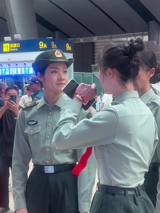 三军仪仗队女兵身高1米78#退伍女兵退伍不褪色 #英姿飒爽 #致敬军旅